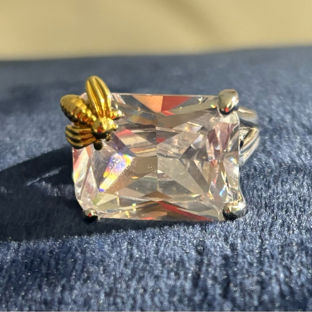 Cocktail ring. Cubic zirconia with gold bee accent. Eye catcher.
